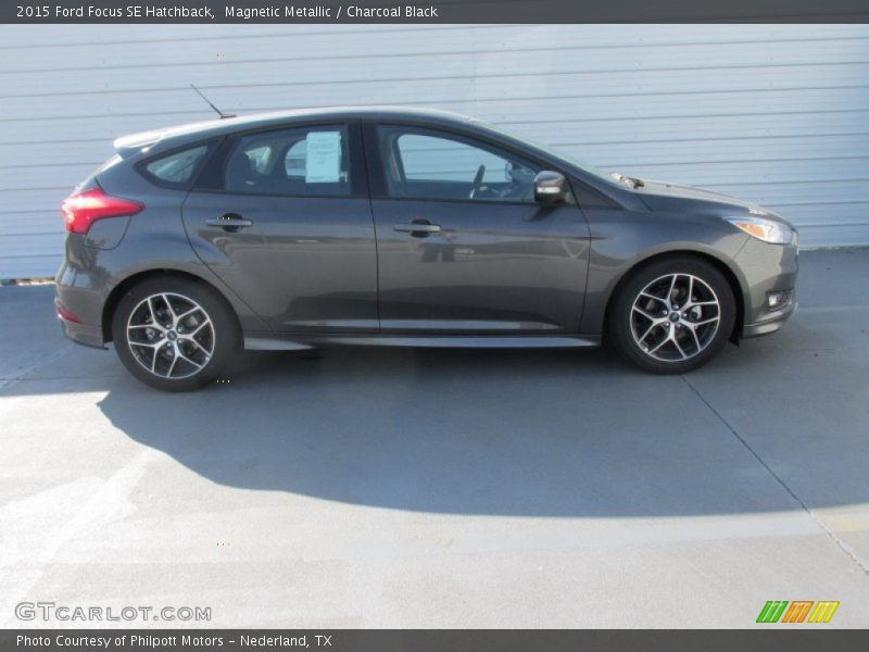 Magnetic Metallic / Charcoal Black 2015 Ford Focus SE Hatchback