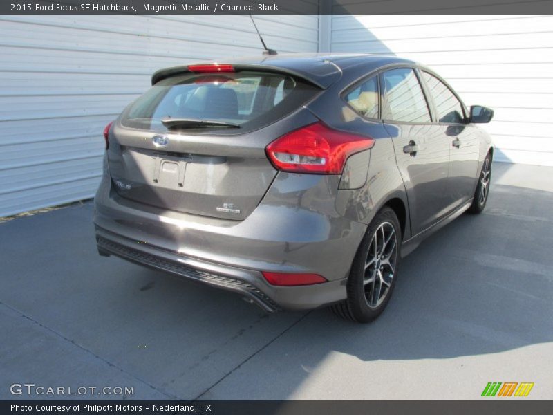 Magnetic Metallic / Charcoal Black 2015 Ford Focus SE Hatchback