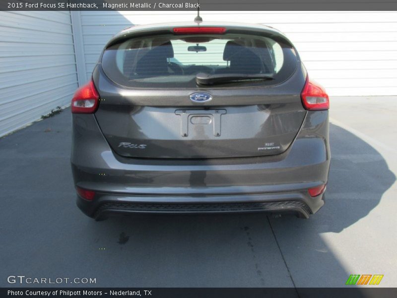 Magnetic Metallic / Charcoal Black 2015 Ford Focus SE Hatchback