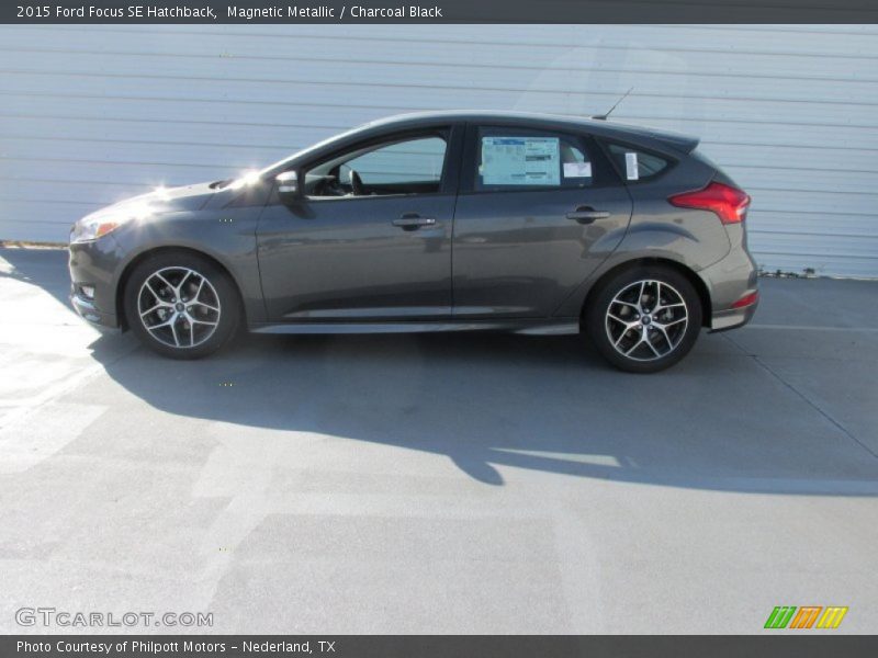 Magnetic Metallic / Charcoal Black 2015 Ford Focus SE Hatchback