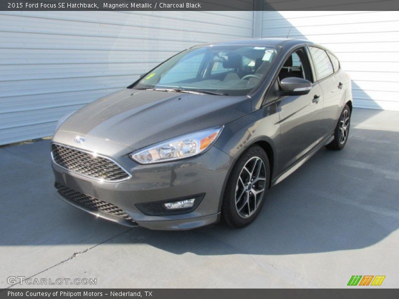Magnetic Metallic / Charcoal Black 2015 Ford Focus SE Hatchback
