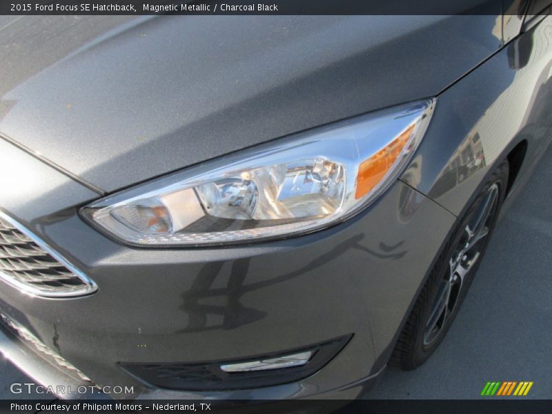 Magnetic Metallic / Charcoal Black 2015 Ford Focus SE Hatchback