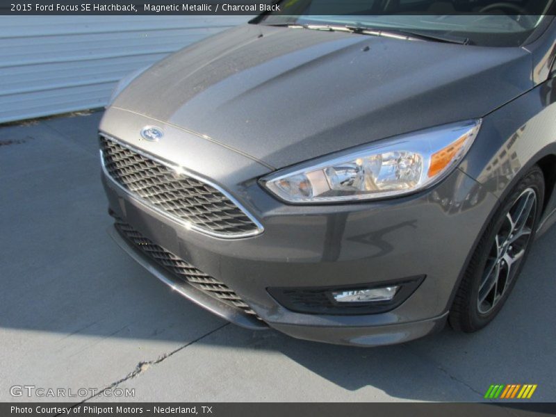 Magnetic Metallic / Charcoal Black 2015 Ford Focus SE Hatchback