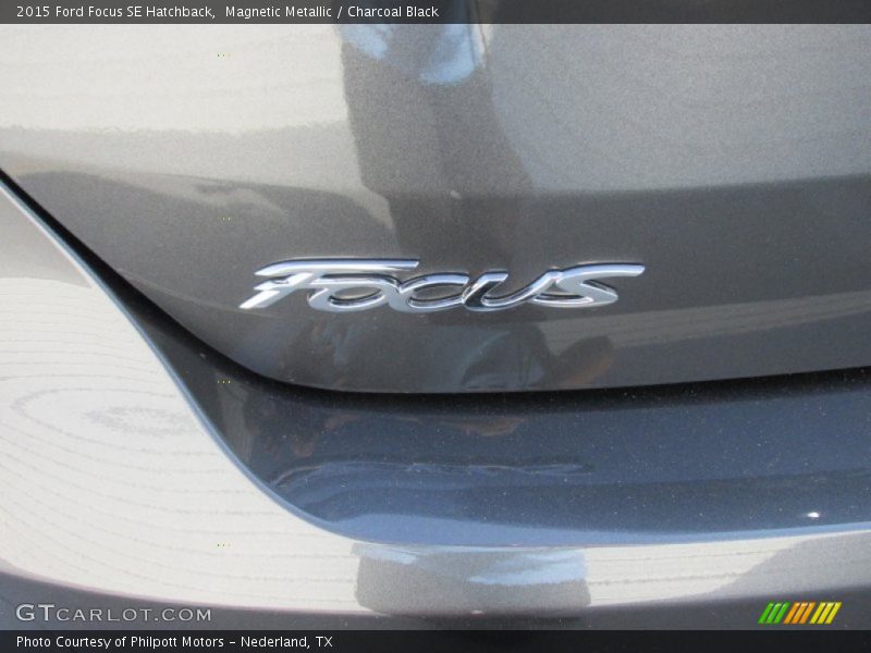 Magnetic Metallic / Charcoal Black 2015 Ford Focus SE Hatchback