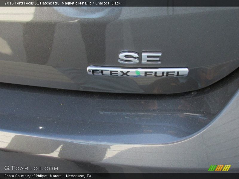 Magnetic Metallic / Charcoal Black 2015 Ford Focus SE Hatchback