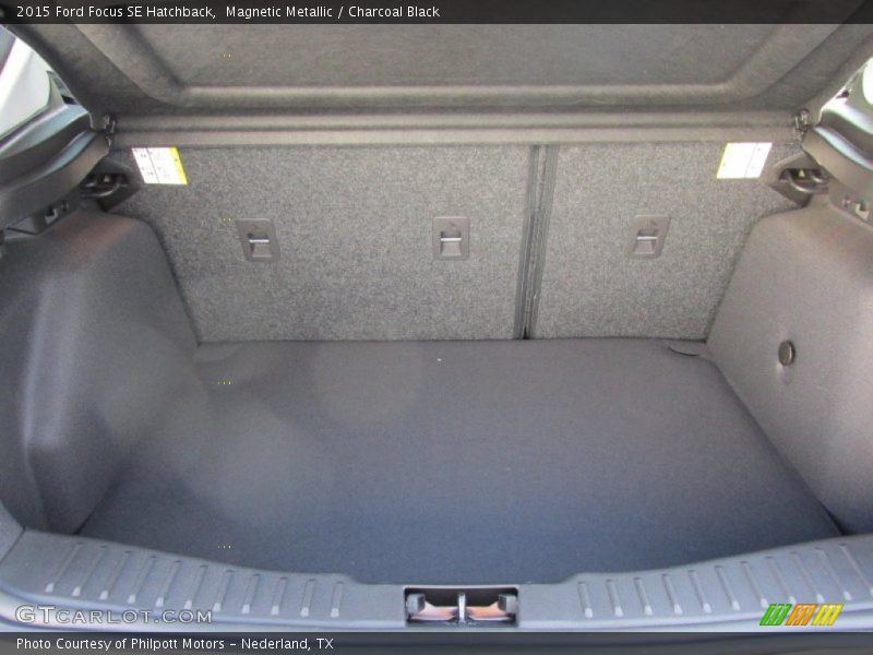 Magnetic Metallic / Charcoal Black 2015 Ford Focus SE Hatchback