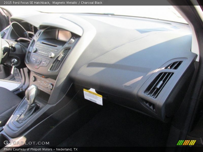Magnetic Metallic / Charcoal Black 2015 Ford Focus SE Hatchback