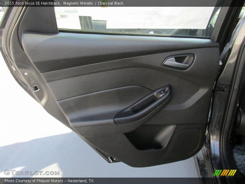 Magnetic Metallic / Charcoal Black 2015 Ford Focus SE Hatchback