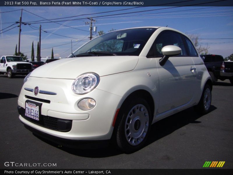 Bianco Perla (Pearl White Tri-Coat) / Grigio/Nero (Gray/Black) 2013 Fiat 500 Pop