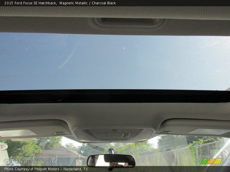 Magnetic Metallic / Charcoal Black 2015 Ford Focus SE Hatchback