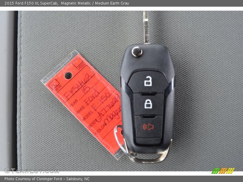 Magnetic Metallic / Medium Earth Gray 2015 Ford F150 XL SuperCab