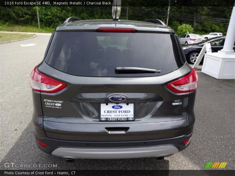 Magnetic Metallic / Charcoal Black 2016 Ford Escape SE 4WD