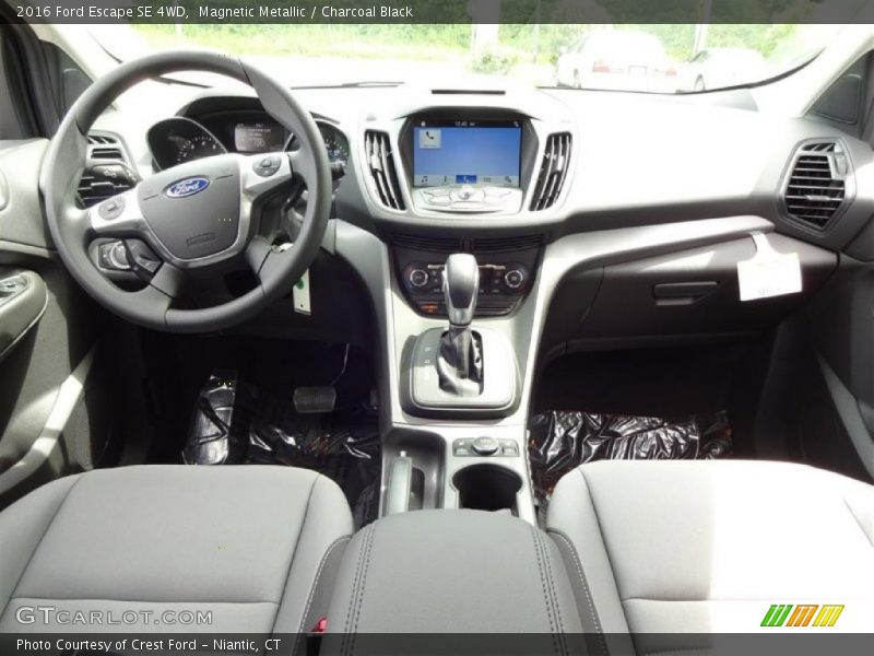 Magnetic Metallic / Charcoal Black 2016 Ford Escape SE 4WD