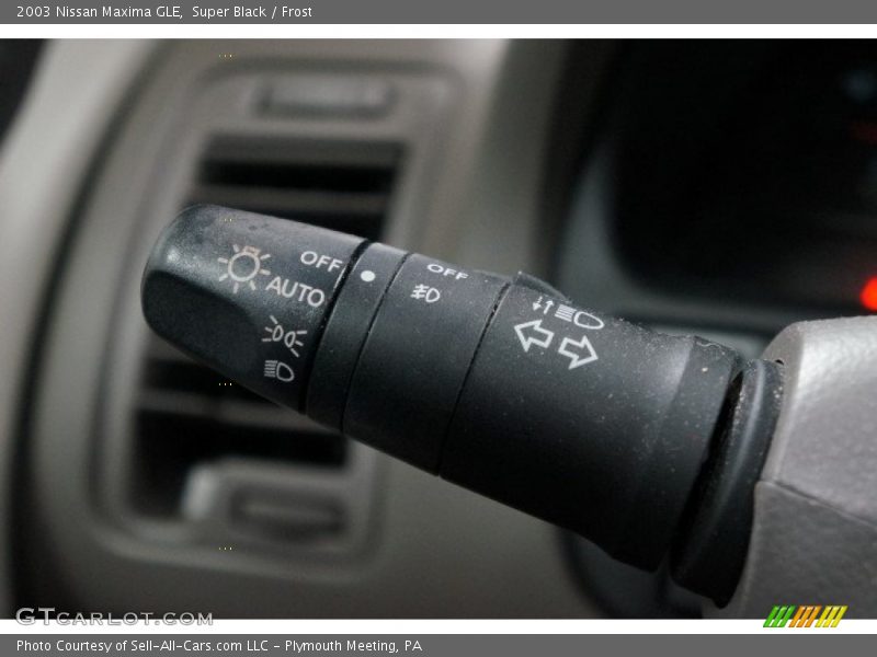 Super Black / Frost 2003 Nissan Maxima GLE