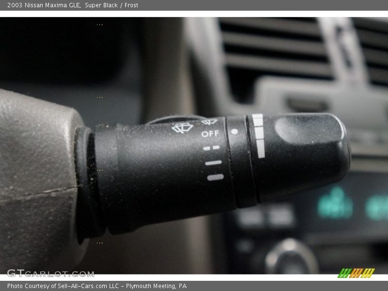 Super Black / Frost 2003 Nissan Maxima GLE