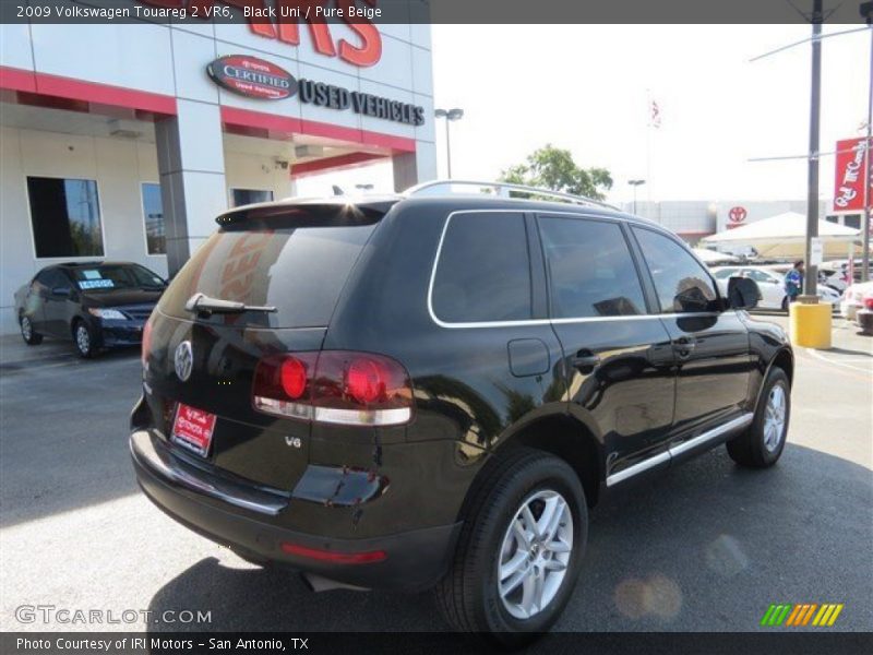 Black Uni / Pure Beige 2009 Volkswagen Touareg 2 VR6