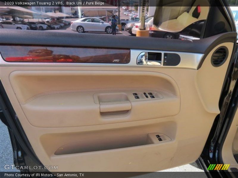 Black Uni / Pure Beige 2009 Volkswagen Touareg 2 VR6
