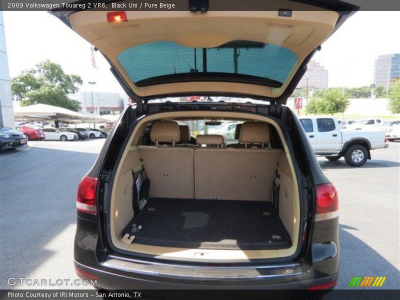 Black Uni / Pure Beige 2009 Volkswagen Touareg 2 VR6