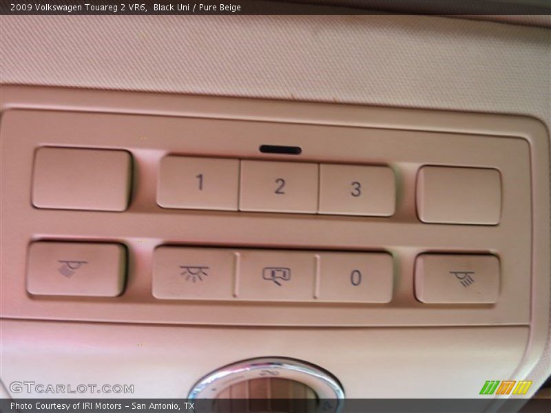 Black Uni / Pure Beige 2009 Volkswagen Touareg 2 VR6
