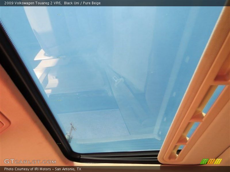 Black Uni / Pure Beige 2009 Volkswagen Touareg 2 VR6