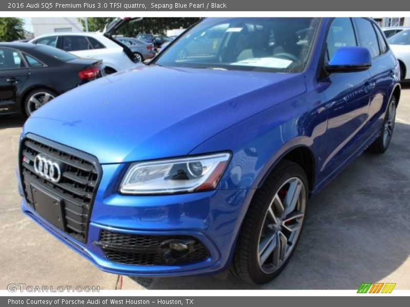 Front 3/4 View of 2016 SQ5 Premium Plus 3.0 TFSI quattro