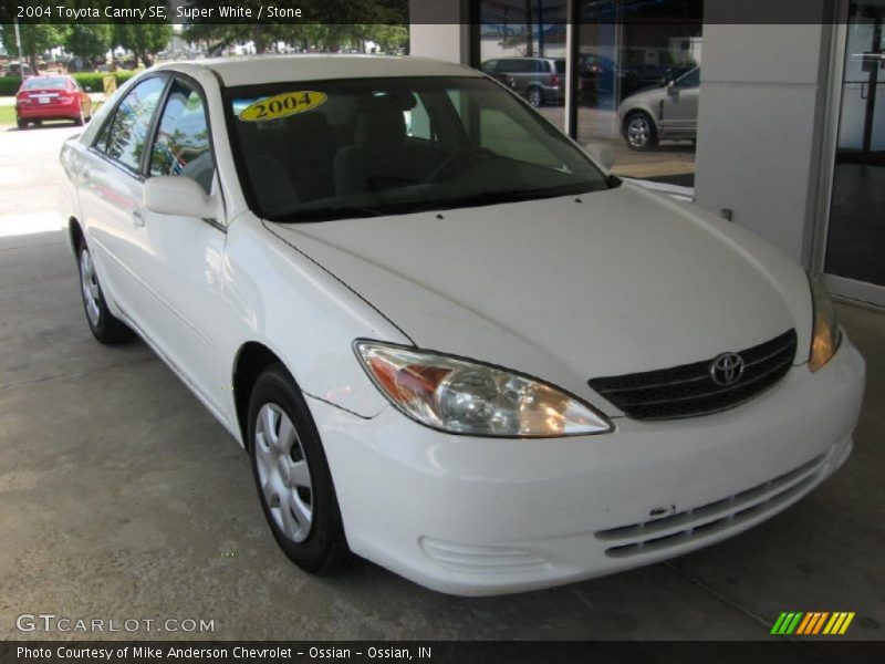 Front 3/4 View of 2004 Camry SE