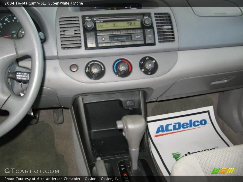 Super White / Stone 2004 Toyota Camry SE
