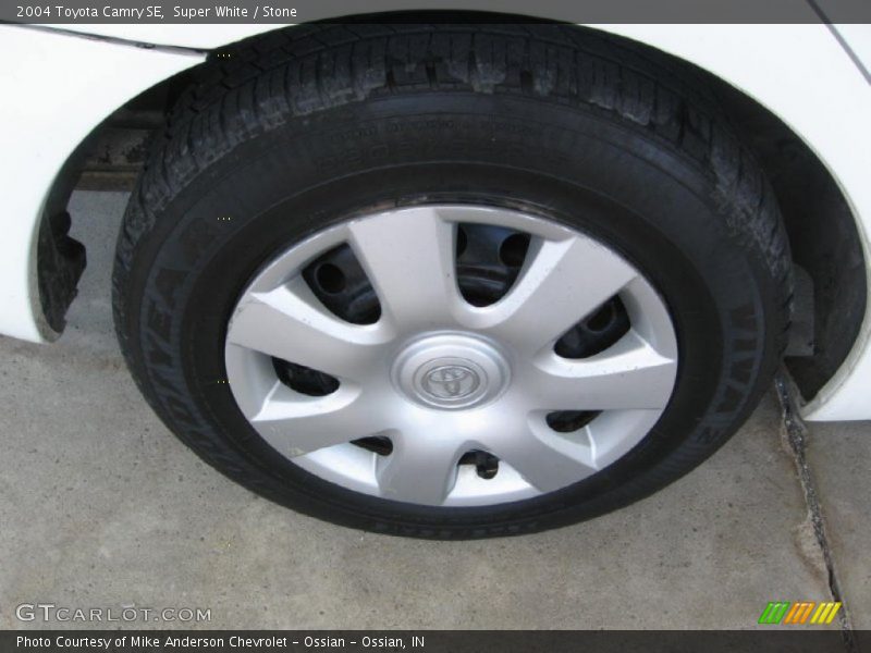 Super White / Stone 2004 Toyota Camry SE