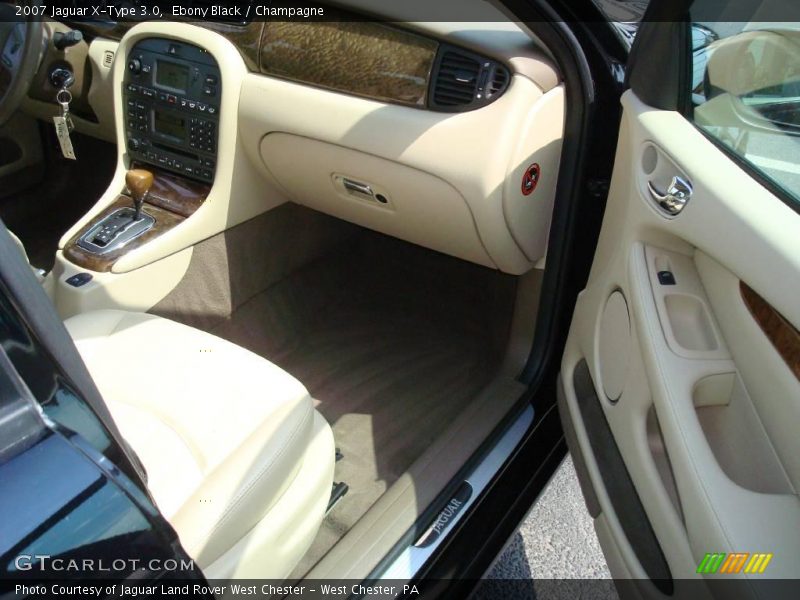 Ebony Black / Champagne 2007 Jaguar X-Type 3.0