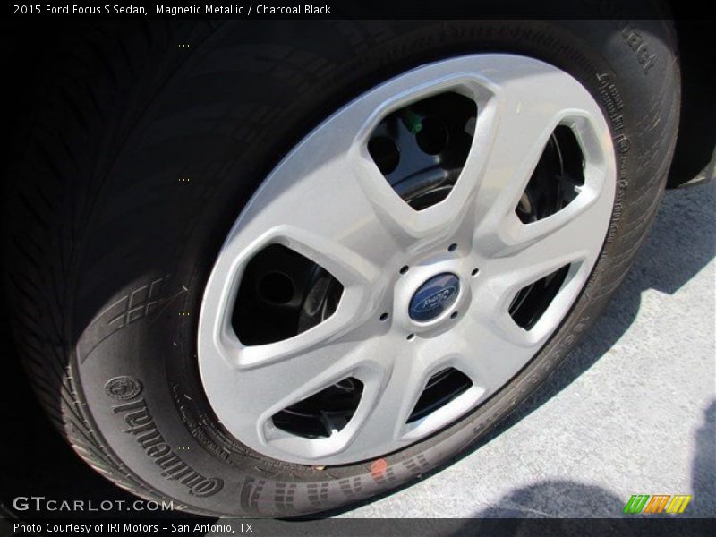 Magnetic Metallic / Charcoal Black 2015 Ford Focus S Sedan