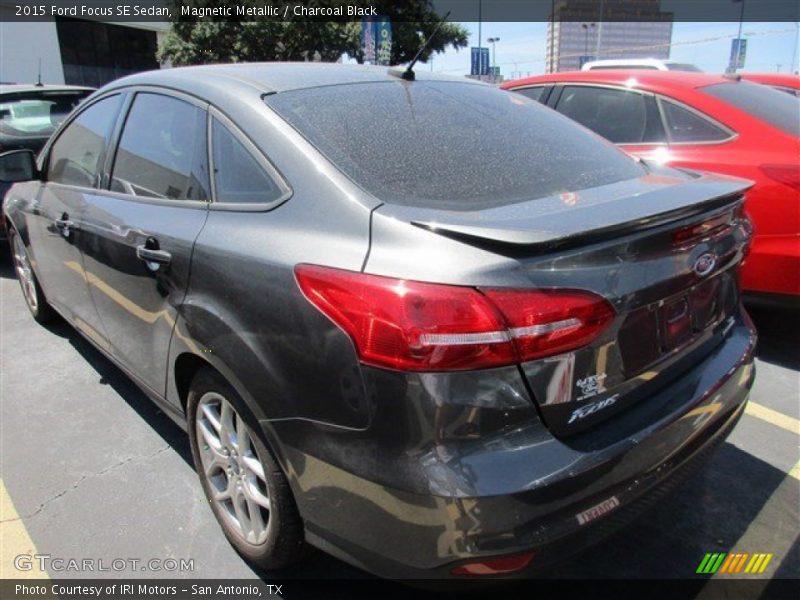 Magnetic Metallic / Charcoal Black 2015 Ford Focus SE Sedan