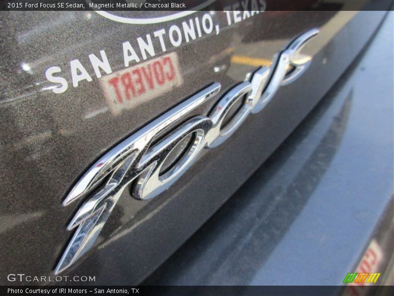 Magnetic Metallic / Charcoal Black 2015 Ford Focus SE Sedan