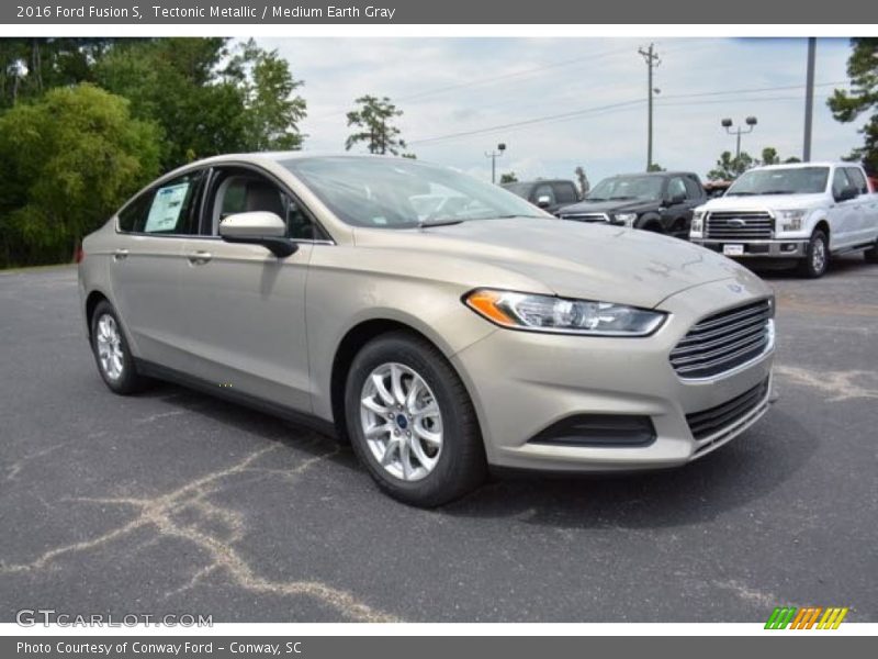 Tectonic Metallic / Medium Earth Gray 2016 Ford Fusion S