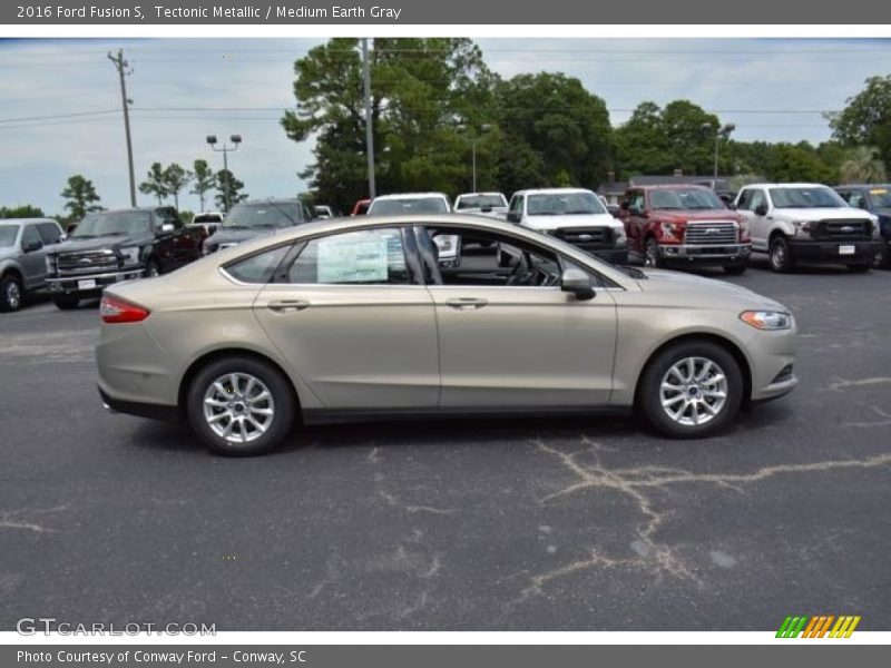 Tectonic Metallic / Medium Earth Gray 2016 Ford Fusion S