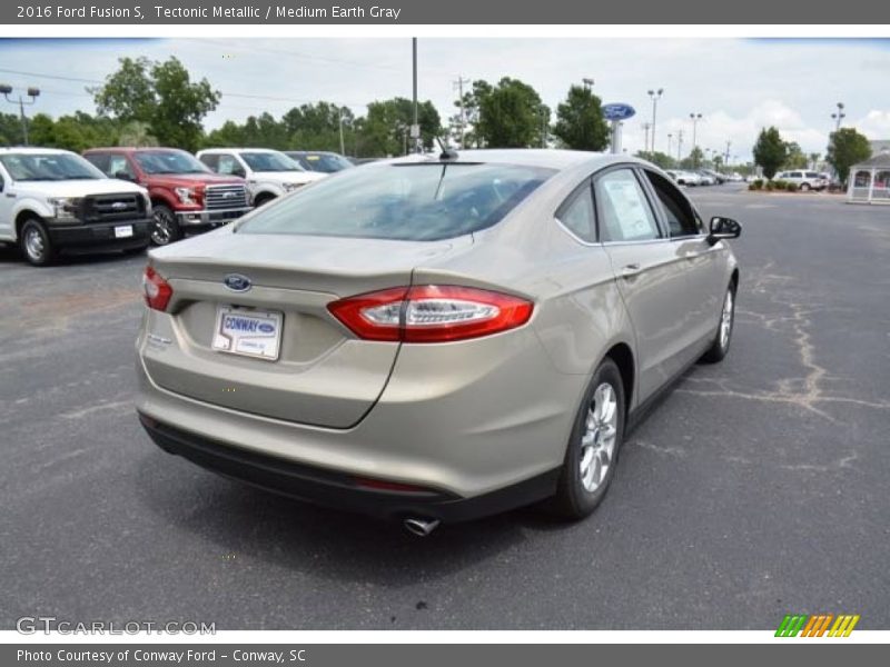 Tectonic Metallic / Medium Earth Gray 2016 Ford Fusion S