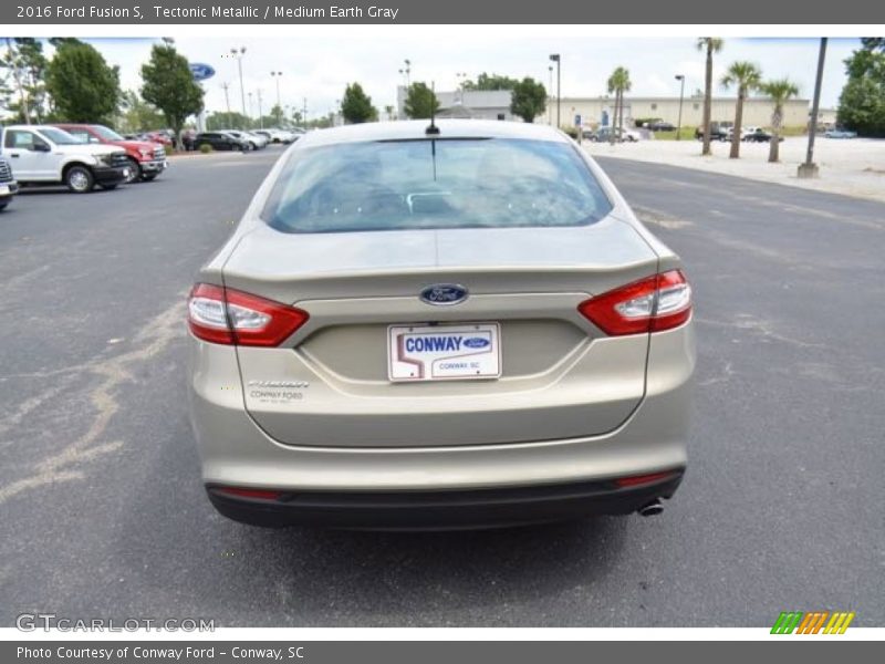 Tectonic Metallic / Medium Earth Gray 2016 Ford Fusion S