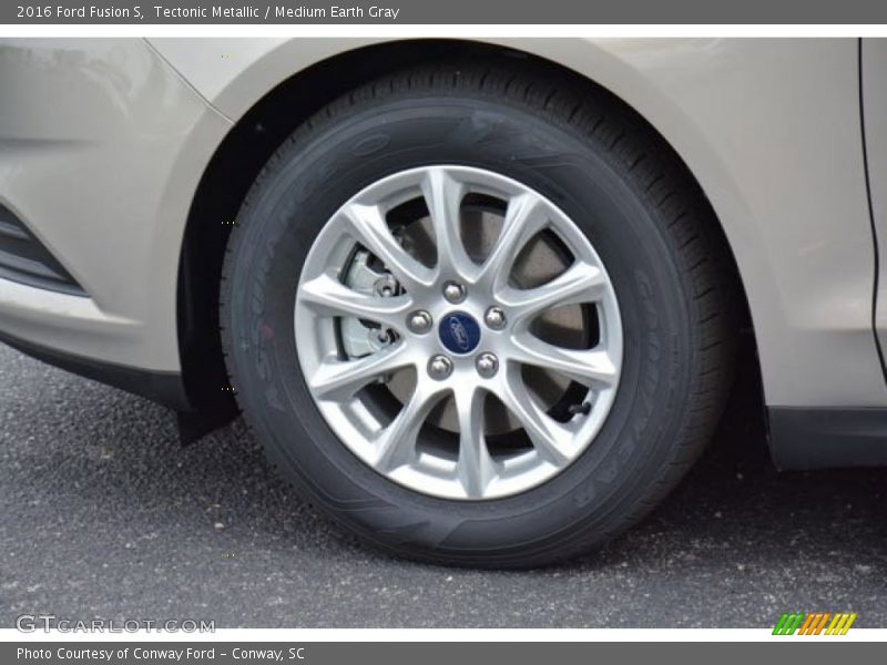 Tectonic Metallic / Medium Earth Gray 2016 Ford Fusion S