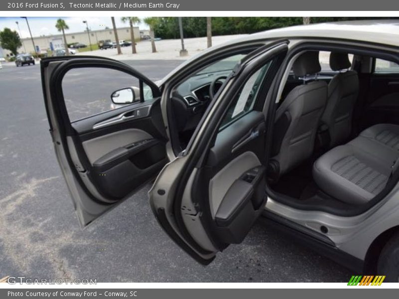 Tectonic Metallic / Medium Earth Gray 2016 Ford Fusion S