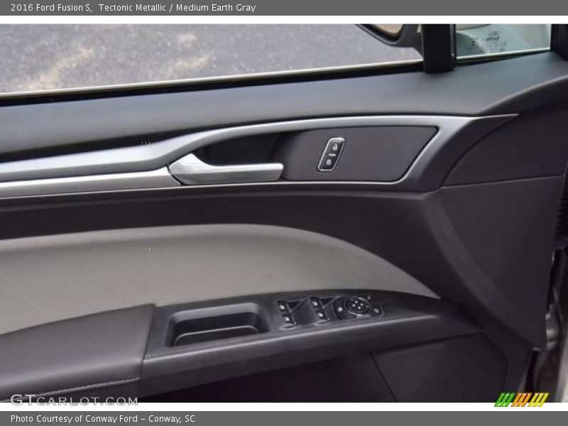Tectonic Metallic / Medium Earth Gray 2016 Ford Fusion S