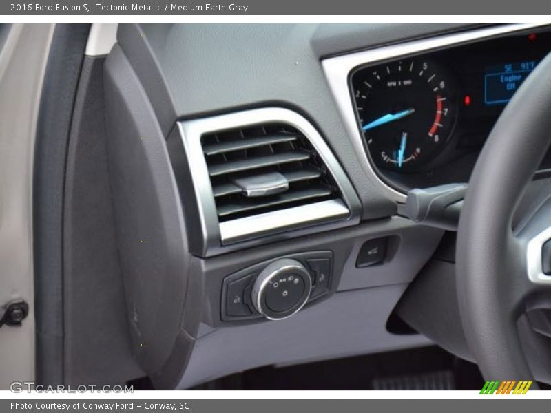 Tectonic Metallic / Medium Earth Gray 2016 Ford Fusion S