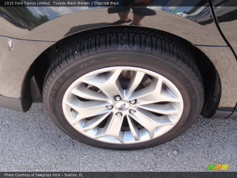 Tuxedo Black Metallic / Charcoal Black 2015 Ford Taurus Limited