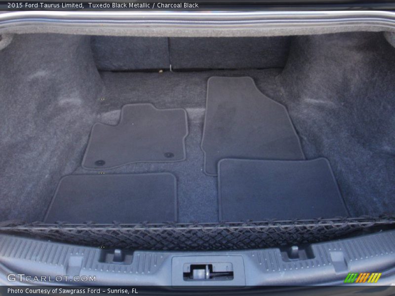 Tuxedo Black Metallic / Charcoal Black 2015 Ford Taurus Limited