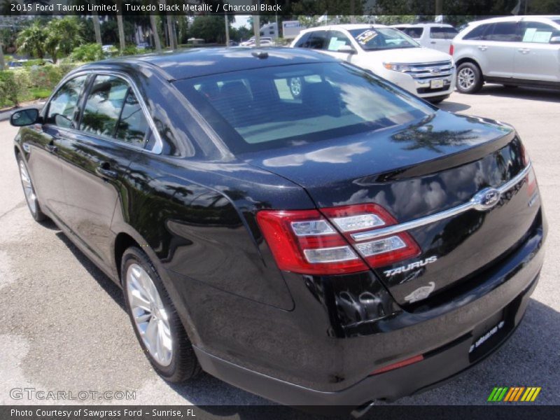 Tuxedo Black Metallic / Charcoal Black 2015 Ford Taurus Limited