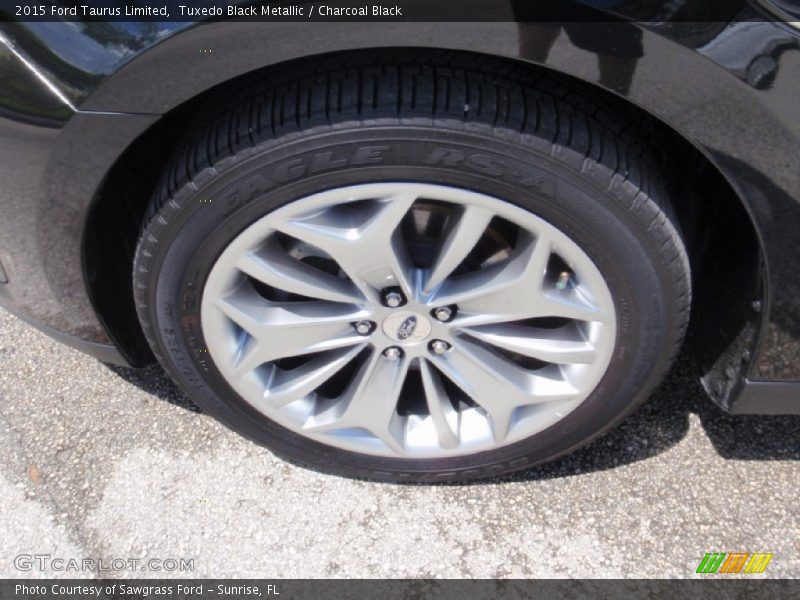 Tuxedo Black Metallic / Charcoal Black 2015 Ford Taurus Limited