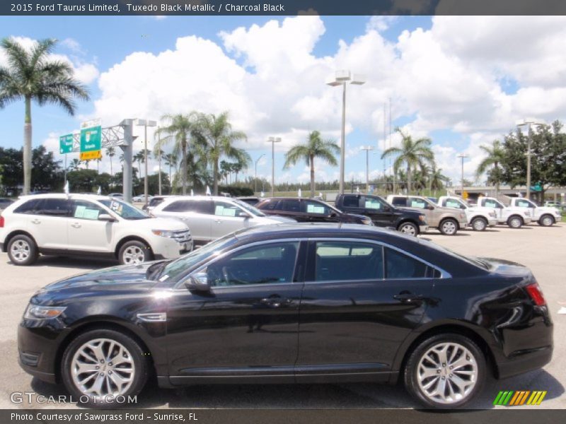Tuxedo Black Metallic / Charcoal Black 2015 Ford Taurus Limited