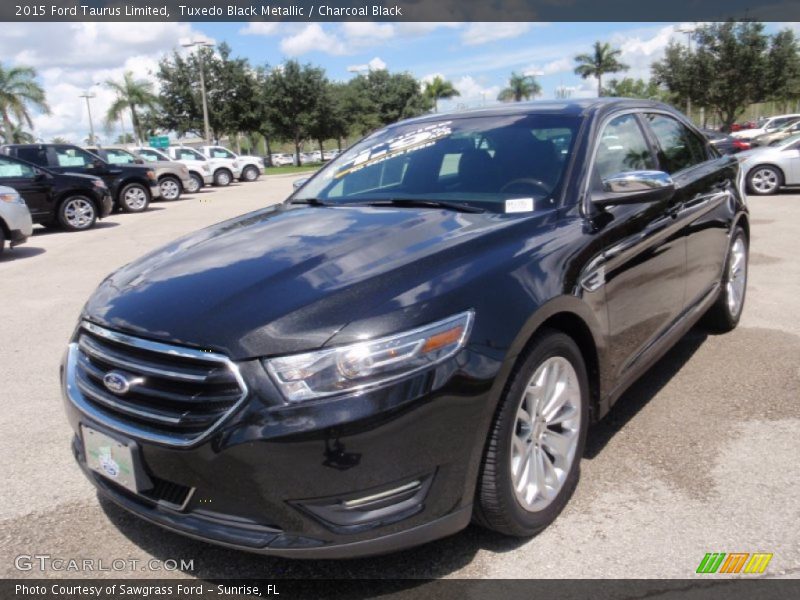 Tuxedo Black Metallic / Charcoal Black 2015 Ford Taurus Limited