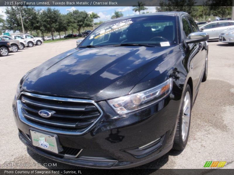 Tuxedo Black Metallic / Charcoal Black 2015 Ford Taurus Limited