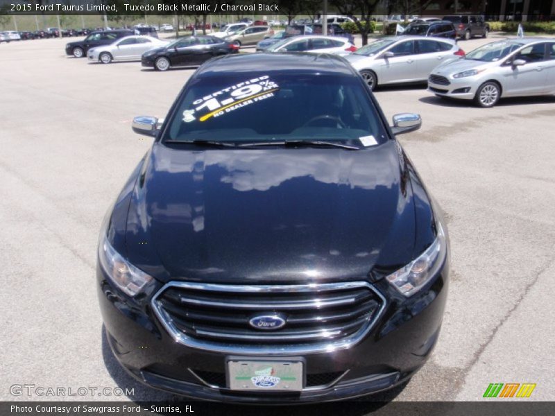Tuxedo Black Metallic / Charcoal Black 2015 Ford Taurus Limited