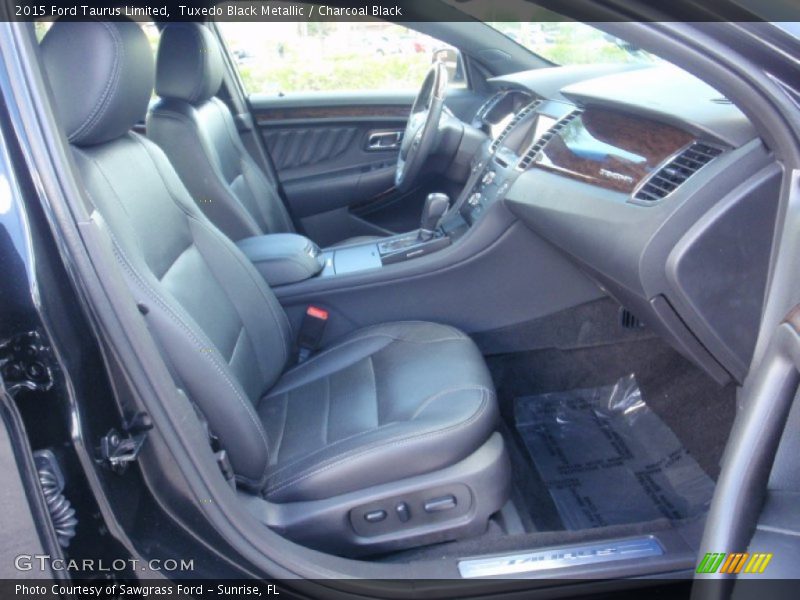 Tuxedo Black Metallic / Charcoal Black 2015 Ford Taurus Limited