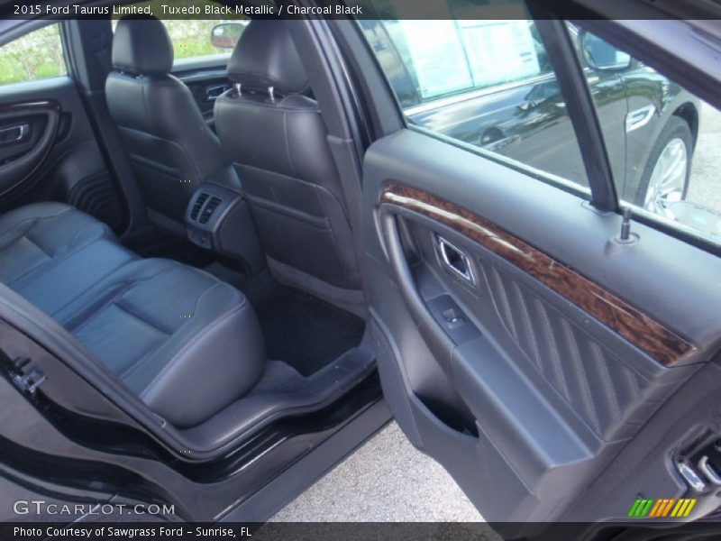 Tuxedo Black Metallic / Charcoal Black 2015 Ford Taurus Limited